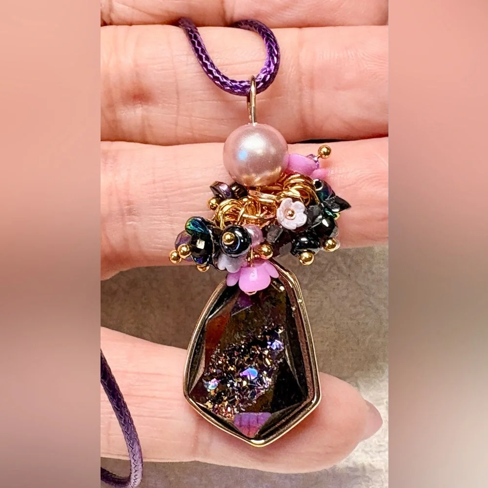 💜Elegant  PURPLE titanium resin druzy and Gold Pendant Necklace - Picture 3 of 9